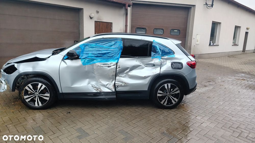 Mercedes-Benz GLA 200 Progressive - 4