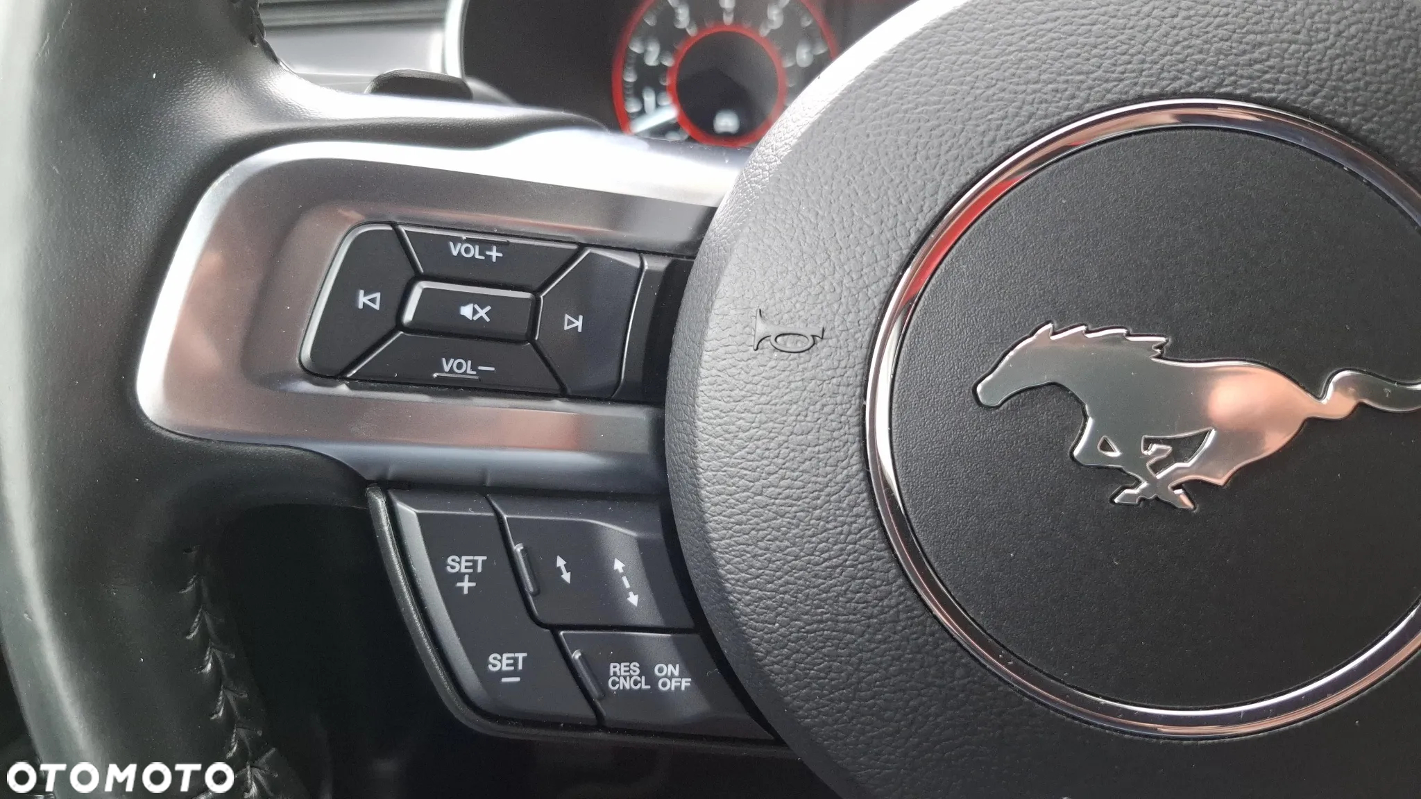 Ford Mustang 5.0 V8 GT - 28