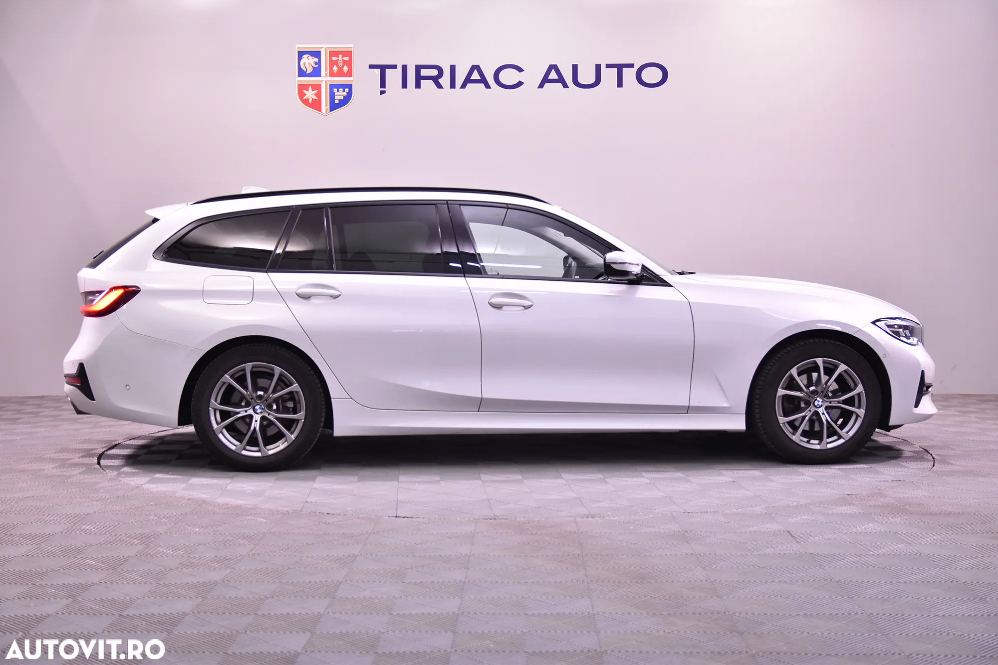 BMW Seria 3 320i Touring Aut. - 6