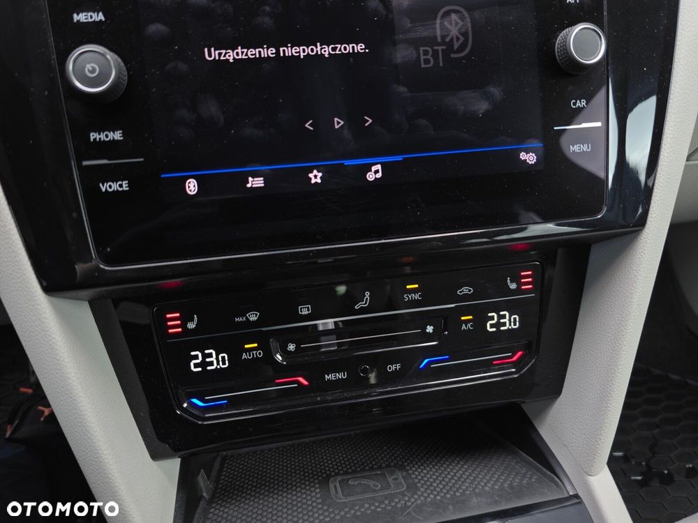 Volkswagen Passat 2.0 TDI Elegance DSG - 25