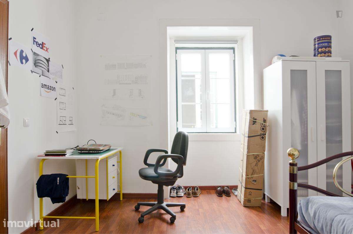 Quarto - localizado em Alcântara Lisbon - Grande imagem: 2/19