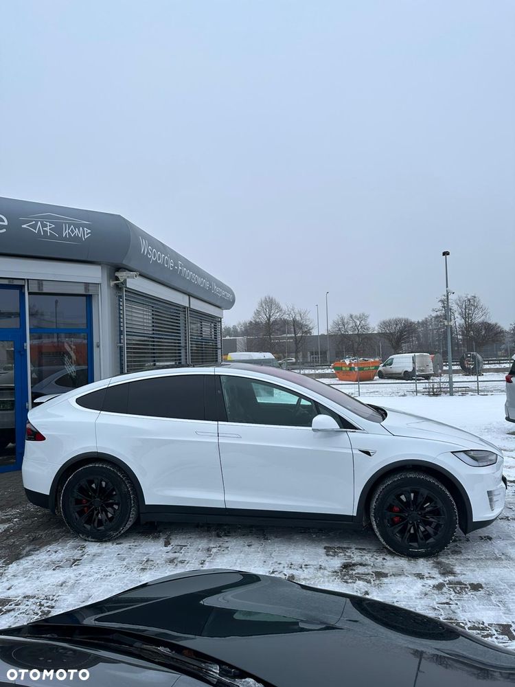 Tesla Model X - 7