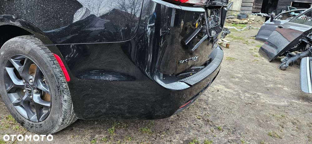 Chrysler Pacifica Touring Plus 2016- Wersja S Kompletny tył Klapa bagażnika Zderzak tył pod PDC czujniki parkowania Martwe pola Lampa prawa lewa LED CAŁY TYŁ kolor  PXR - 6