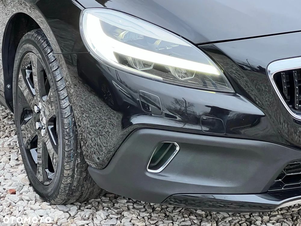 Volvo V40 Cross Country - 25