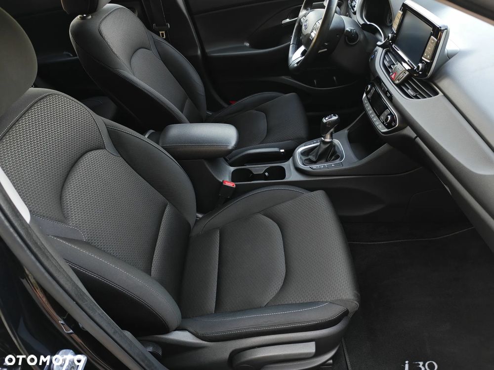 Hyundai i30 blue Kombi 1.6 CRDi Premium - 29