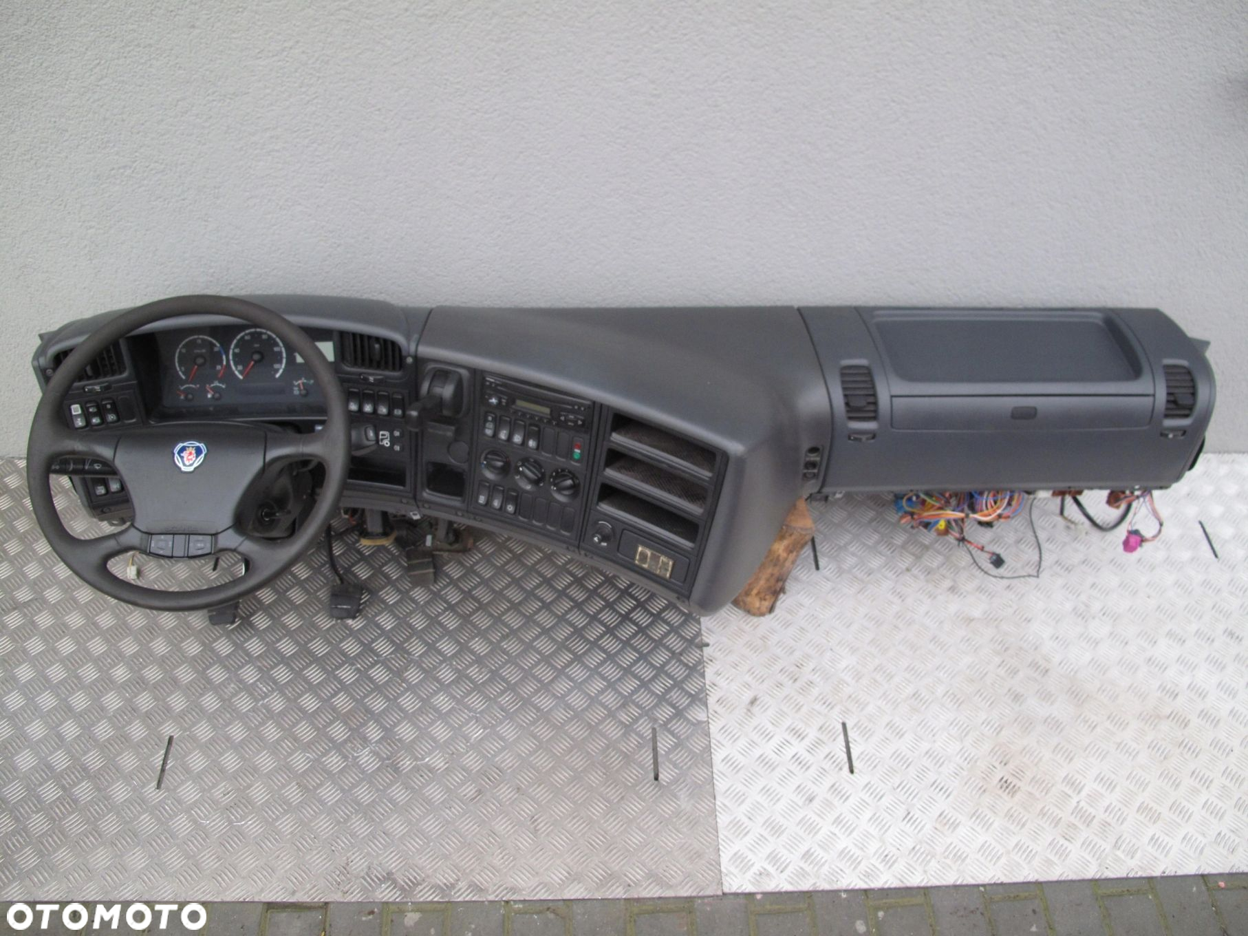 KOKPIT DESKA ROZDZIELCZA SCANIA R STARY TYP - 3