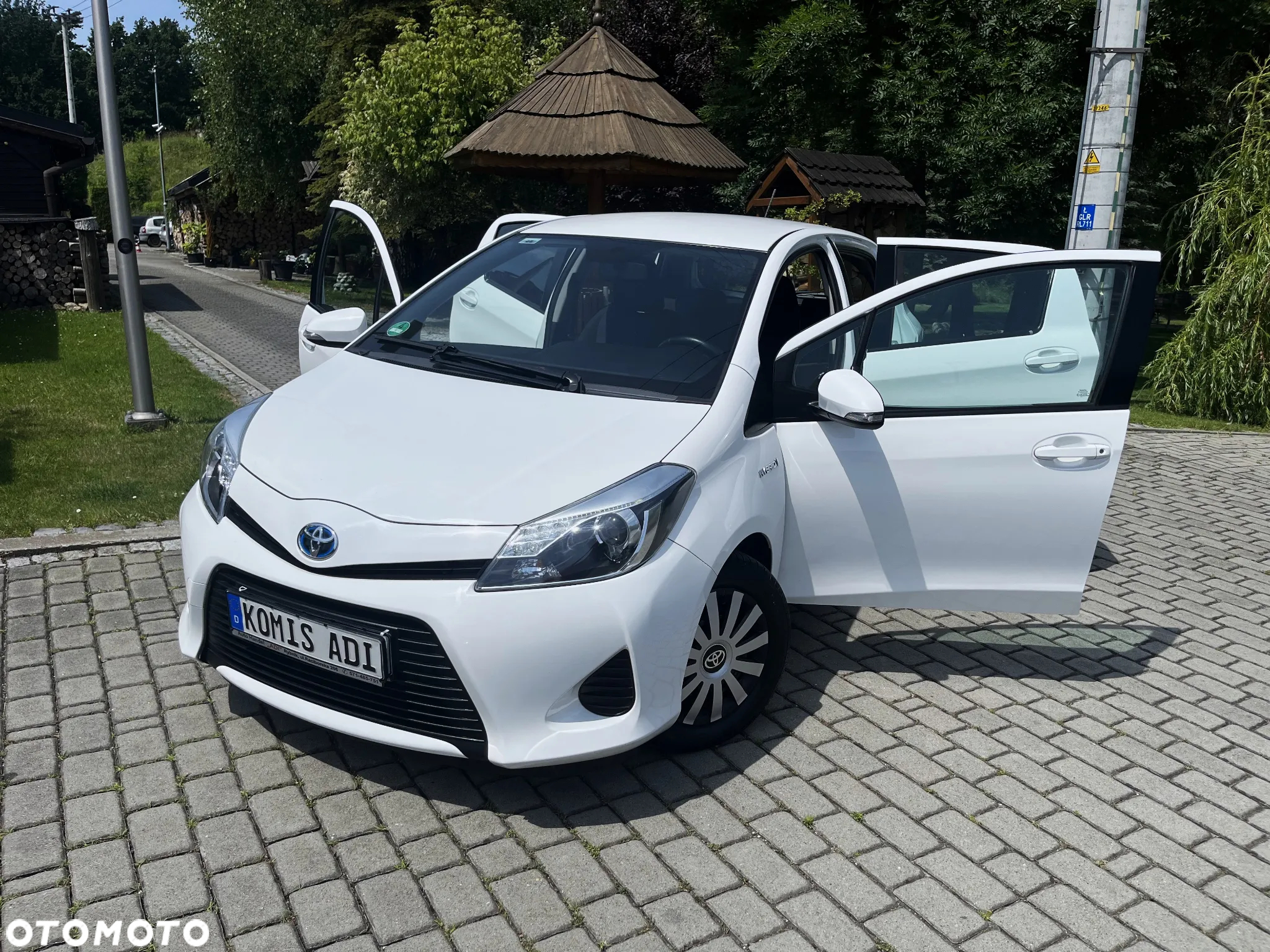 Toyota Yaris Hybrid 100 Premium - 2