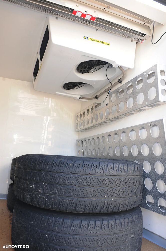Volkswagen Transporter - 23