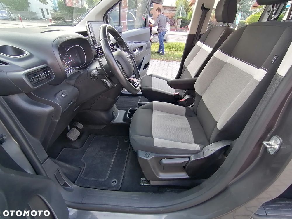 Citroën Berlingo XL 7-Sitzer PureTech 130 EAT8 FEEL - 23