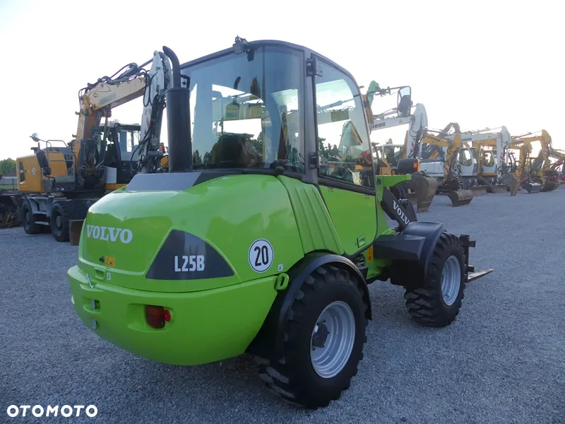 Volvo L25B Z Niemiec / Stan bardzo dobry / - 6