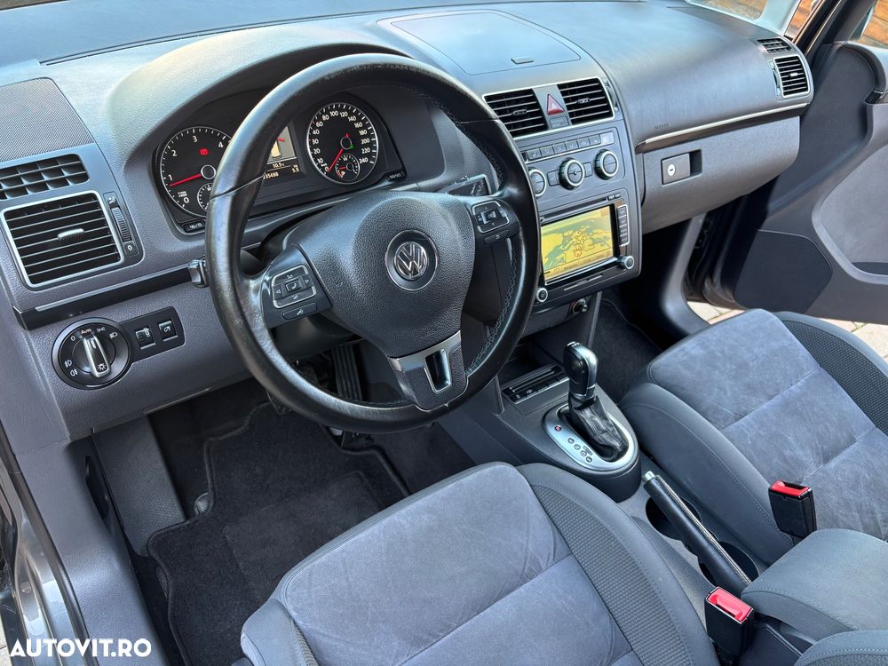 Volkswagen Touran 2.0 TDI DPF BlueMotion Technology DSG Highline - 12