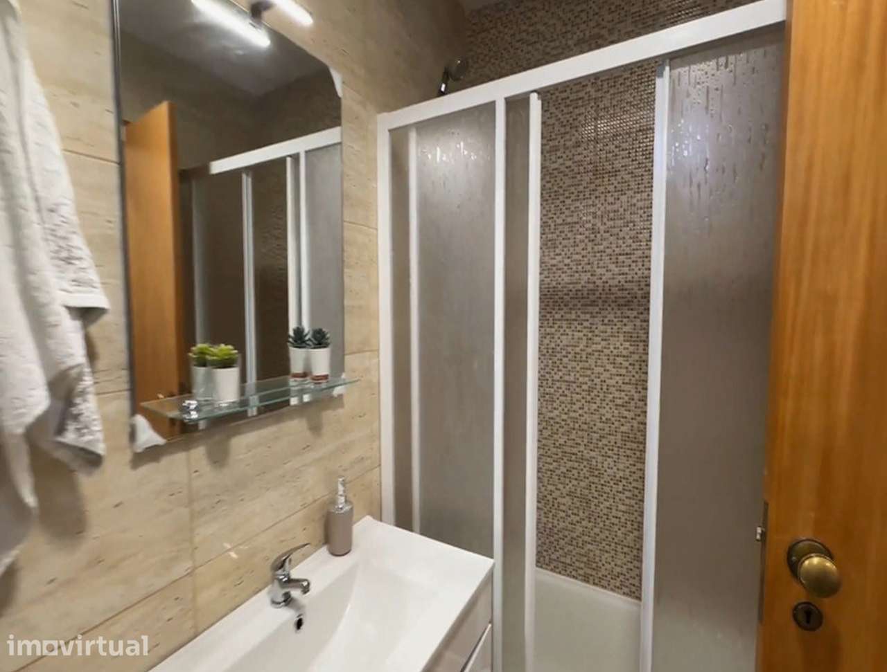 Apartamento T2 com varanda e ar condicionado - Grande imagem: 3/18