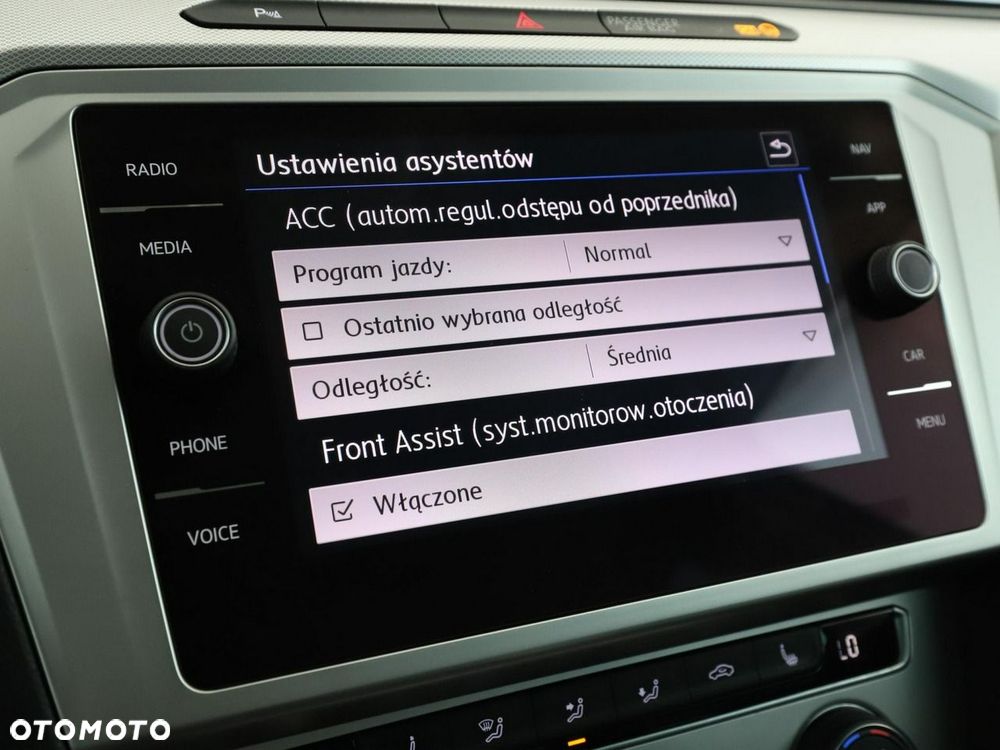 Volkswagen Passat Variant 2.0 TDI DSG (BlueMotion Technology) Trendline - 26