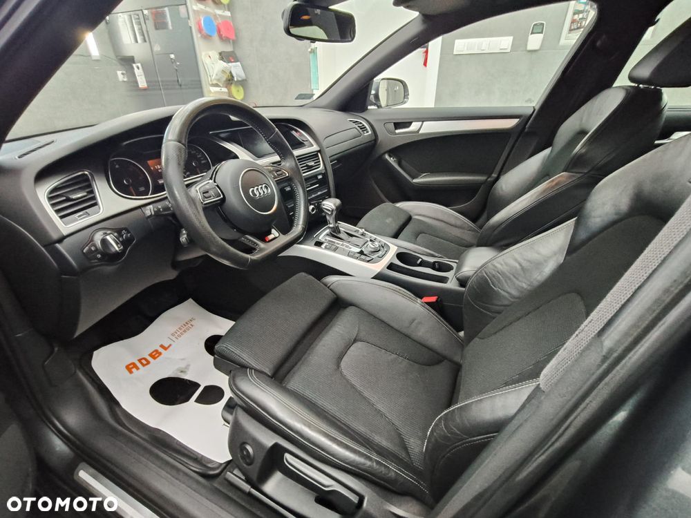 Audi A4 Avant 2.0 TDI Quattro Line S tronic - 23