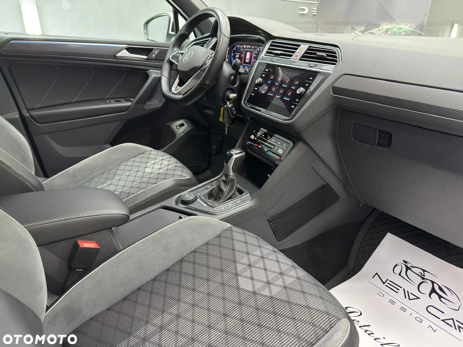 Volkswagen Tiguan 2.0 TDI SCR 4MOTION DSG R-Line - 30