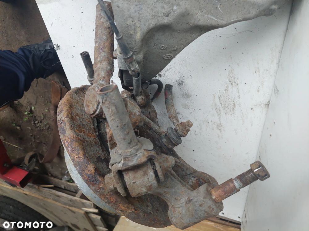 PIASTA ZWROTNICA PRAWY LEWY  TYŁ SANTA FE II 2.2 CRDI - 4