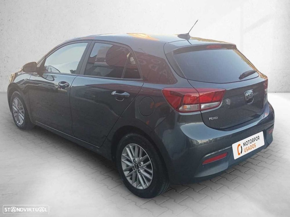 Kia Rio - 12