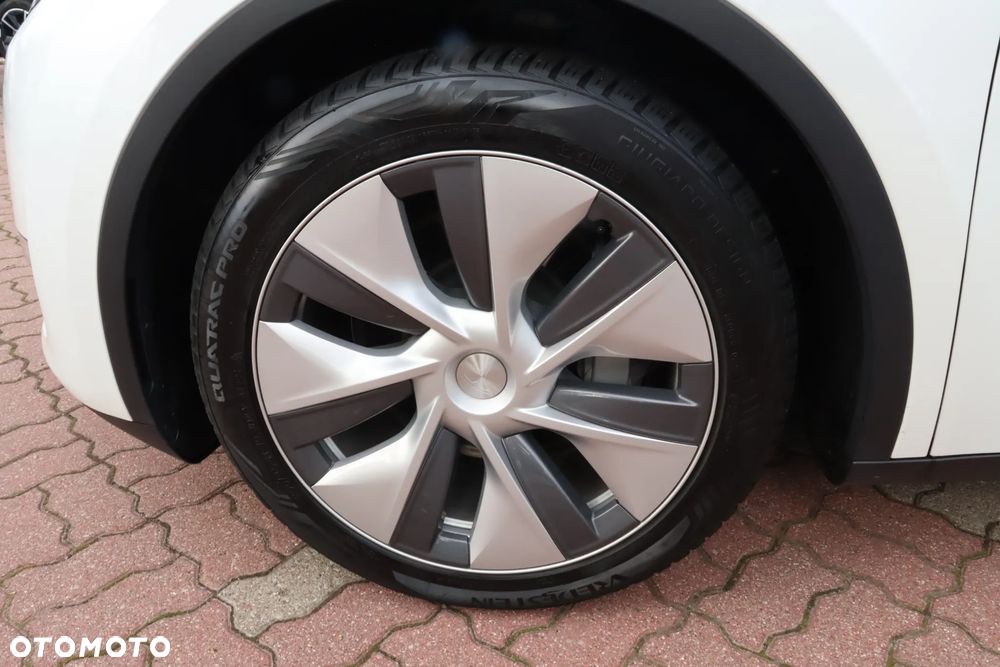 Tesla Y Long Range AWD - 18