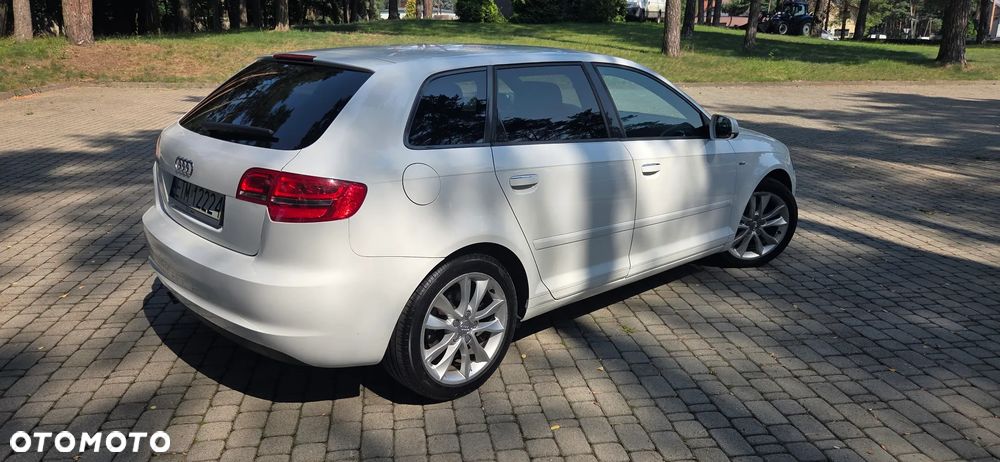 Audi A3 Sportback 1.6 TDI DPF S line Sportpaket - 17