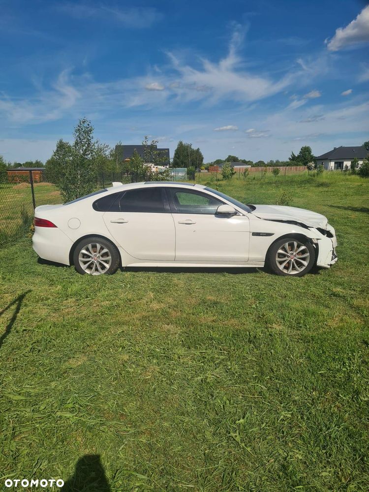 Jaguar XF 2.0 i4D AWD R-Sport - 3