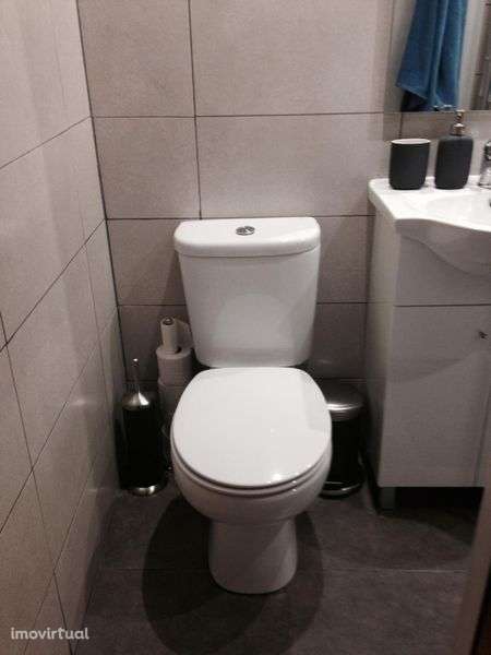 Garagem tranformada em T1 - Grande imagem: 2/8