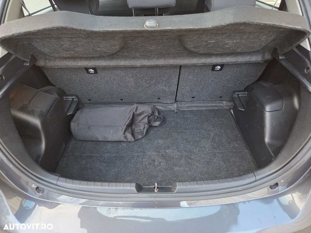 Toyota Yaris 1.5 VVT-i HSD Active - 25