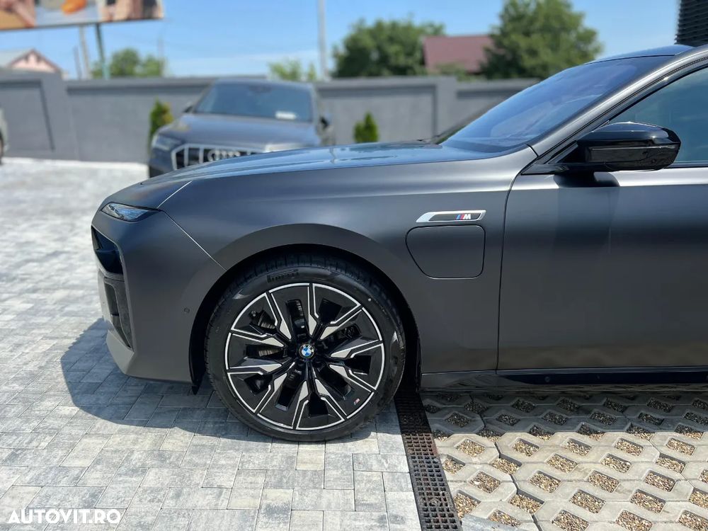 BMW M7 M760e xDrive AT PHEV - 12