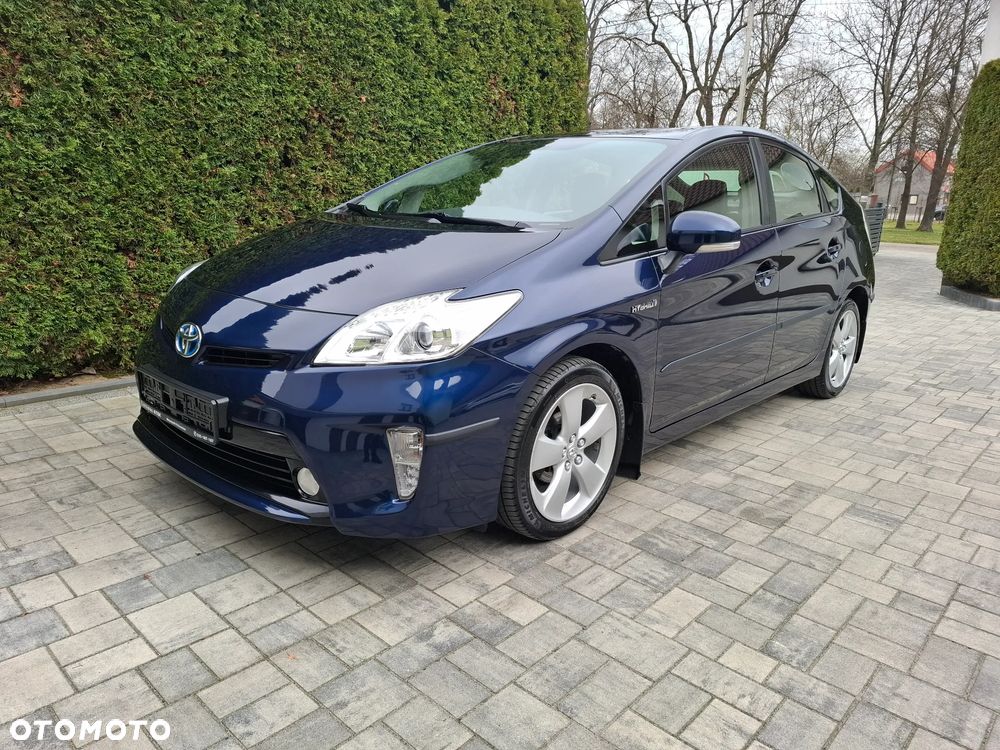 Toyota Prius (Hybrid) Executive - 2