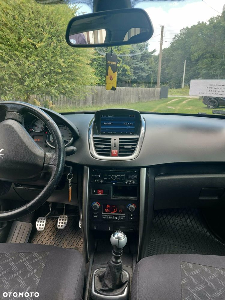 Peugeot 207 - 8