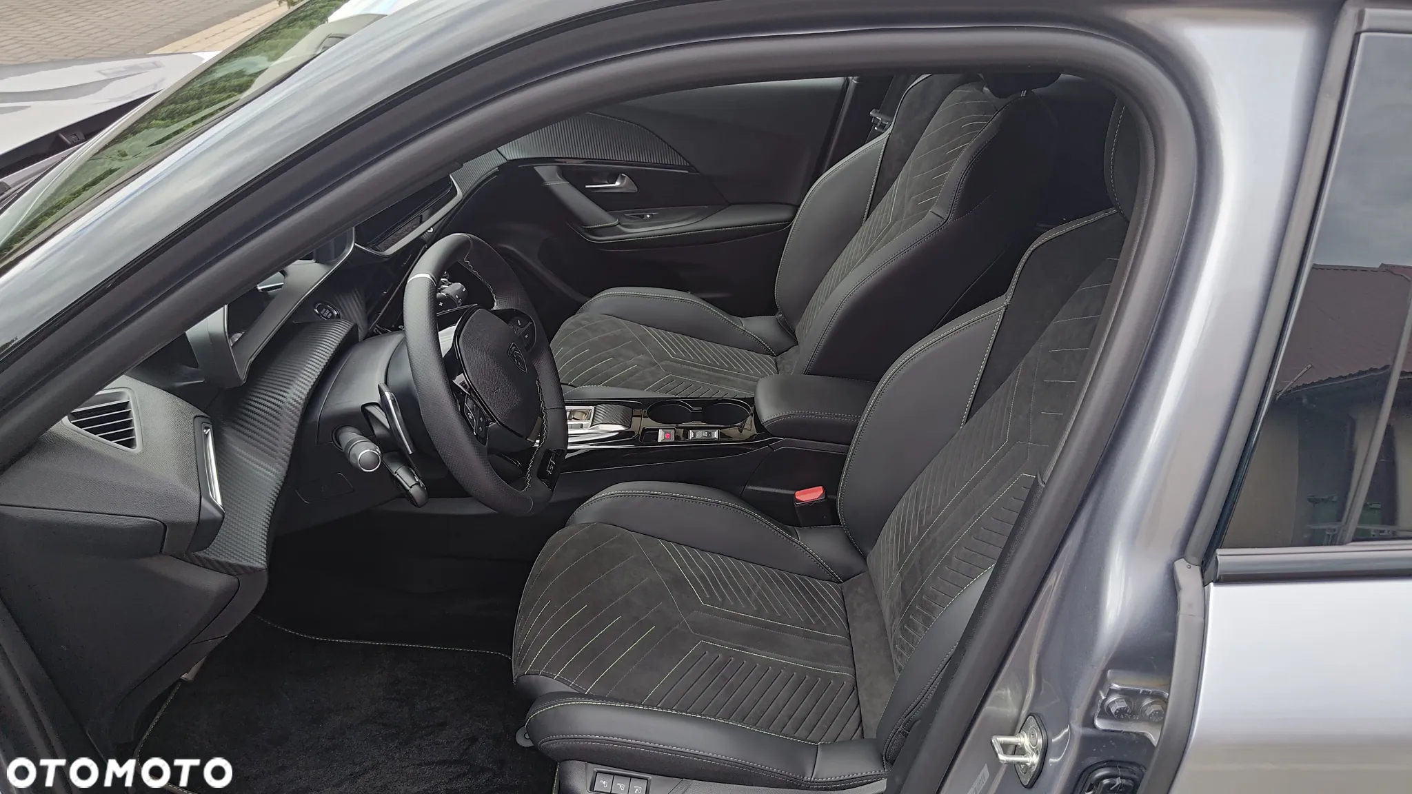 Peugeot 2008 PureTech 130 EAT8 GT - 20