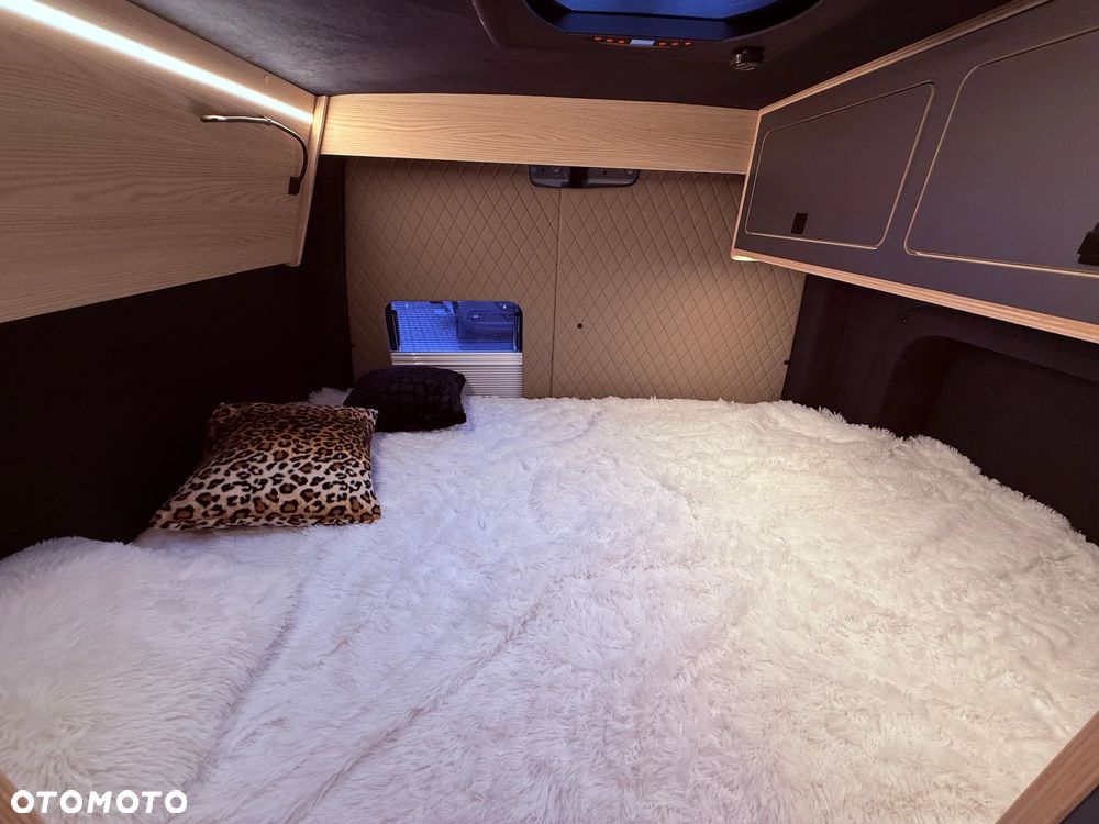 Mercedes-Benz SPRINTER - 11