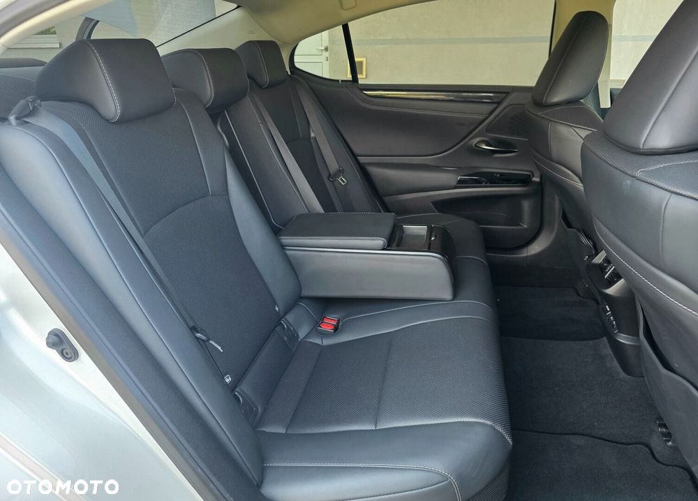 Lexus ES 300h Business Edition - 26
