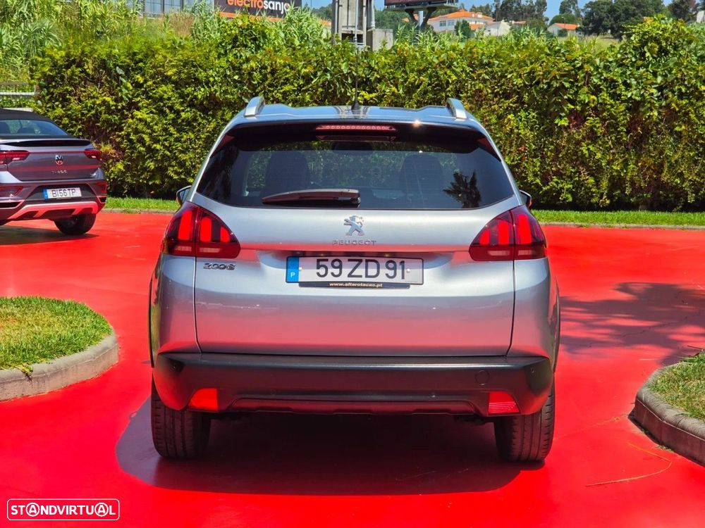 Peugeot 2008 1.2 PureTech Signature - 5