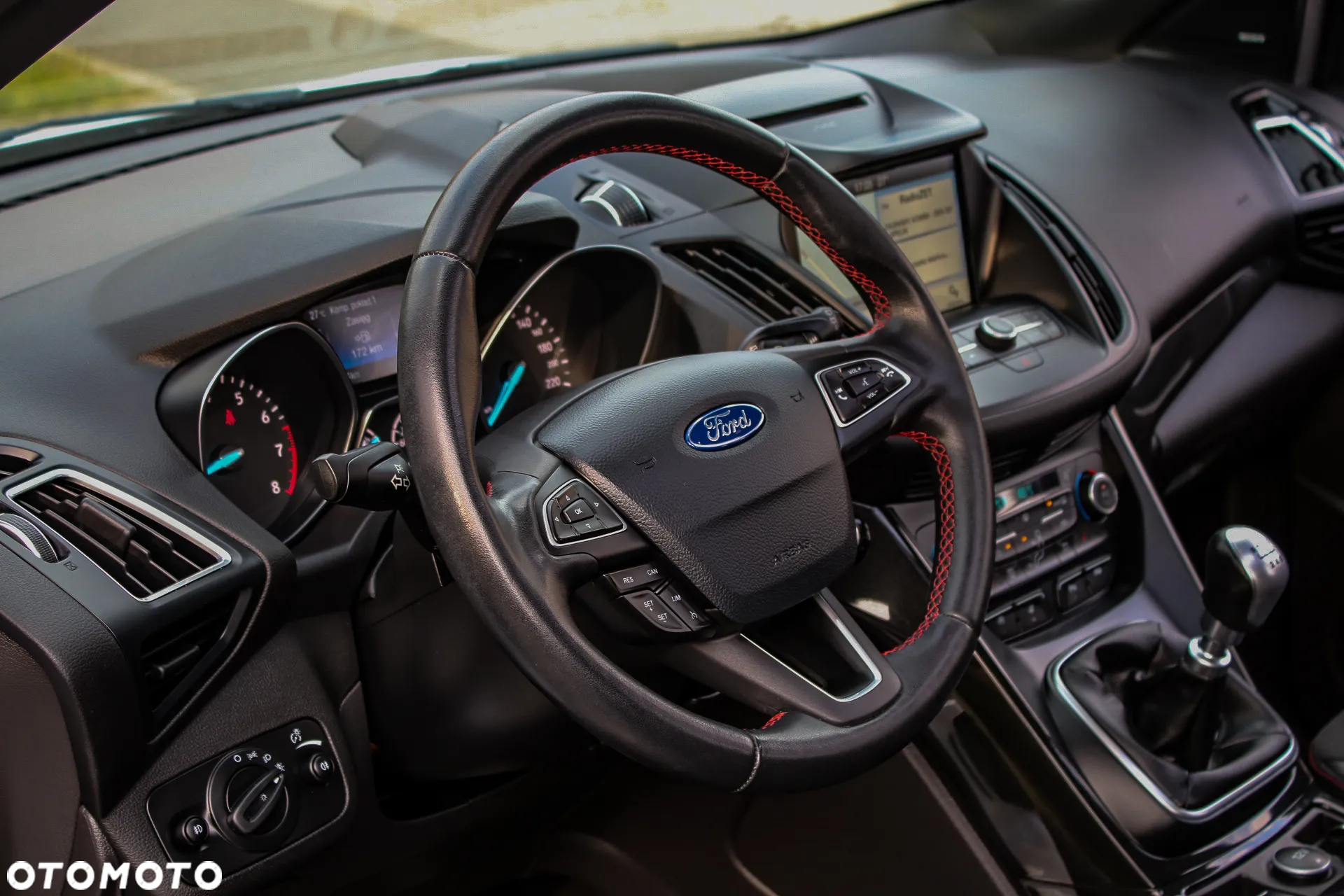 Ford Kuga 1.5 EcoBoost 2x4 ST-Line - 31