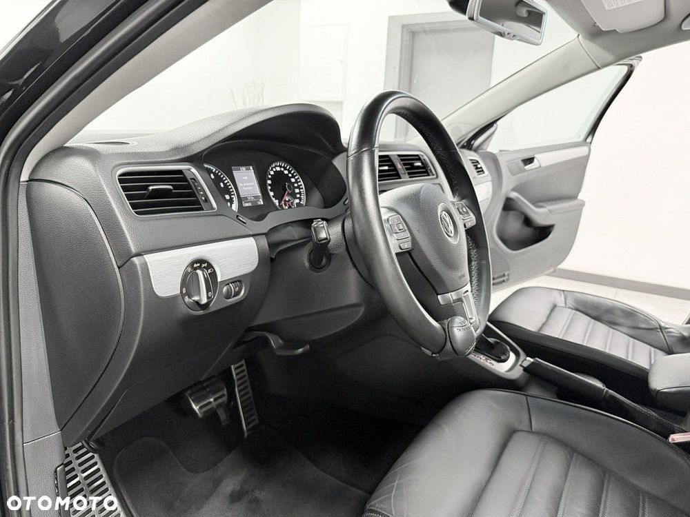 Volkswagen Jetta - 34
