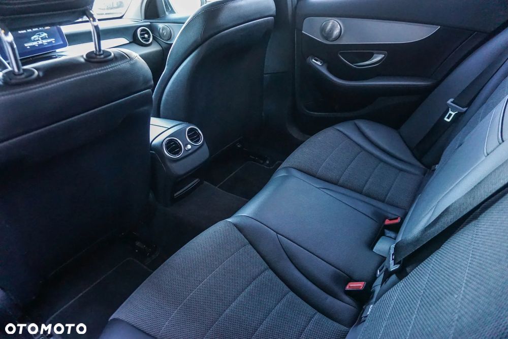 Mercedes-Benz Klasa C 180 (BlueTEC) d 7G-TRONIC AMG Line - 32