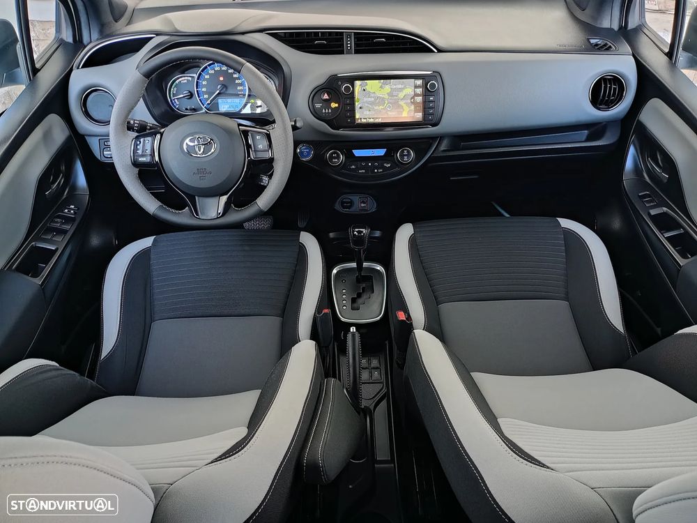 Toyota Yaris 1.5 HSD Comfort +P.Style+P.Techno — fotografia 56