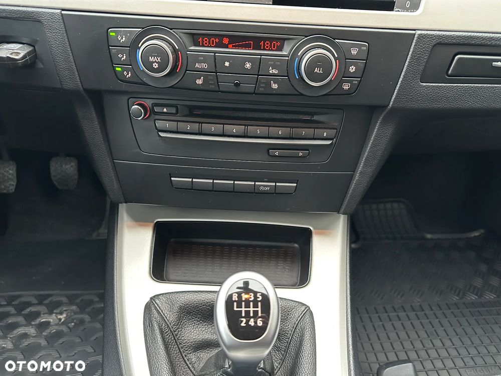 BMW Seria 3 318d DPF Edition Exclusive - 15