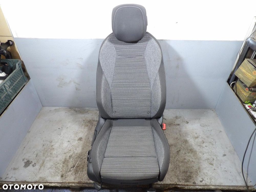 SKODA SUPERB IV 4 FOTEL PASAŻERA MASAŻ GRZANY - 1