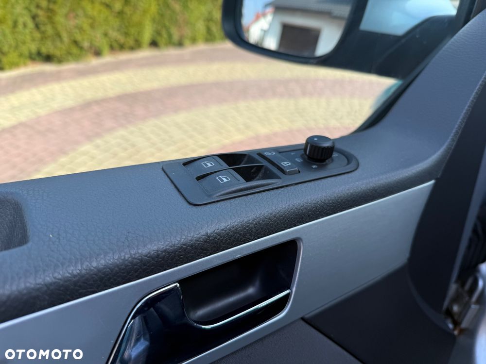 Volkswagen Multivan - 15