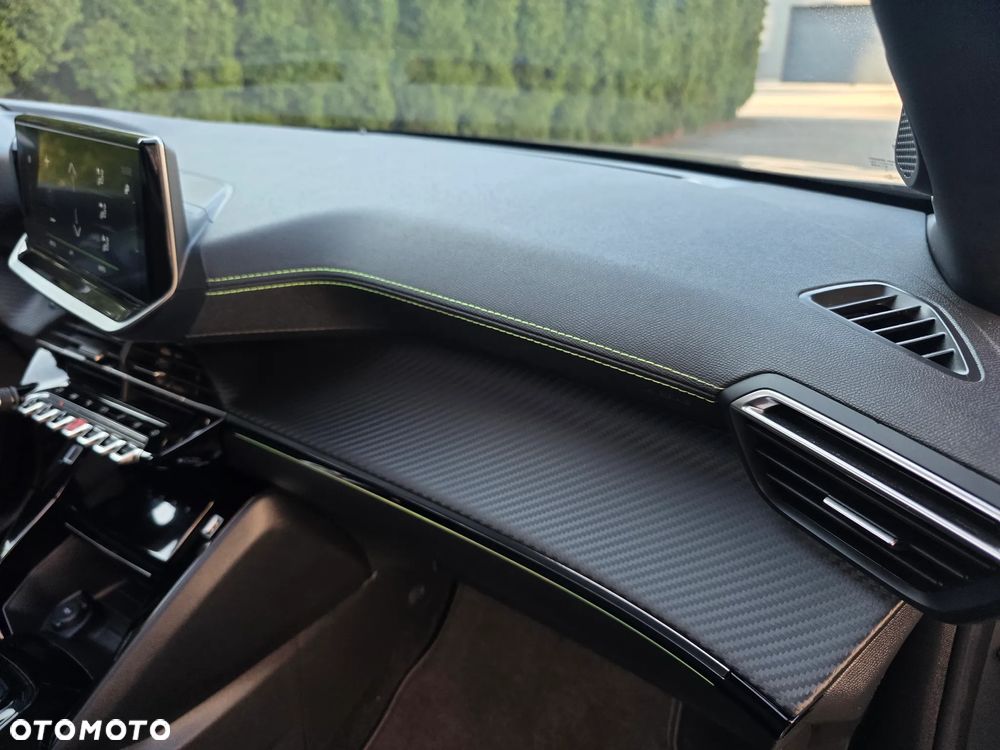 Peugeot 2008 PureTech 130 EAT8 GT - 23