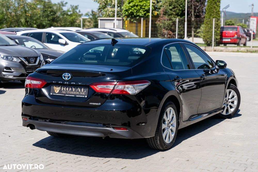 Toyota Camry - 4