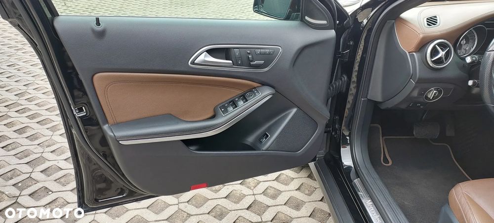 Mercedes-Benz GLA - 36