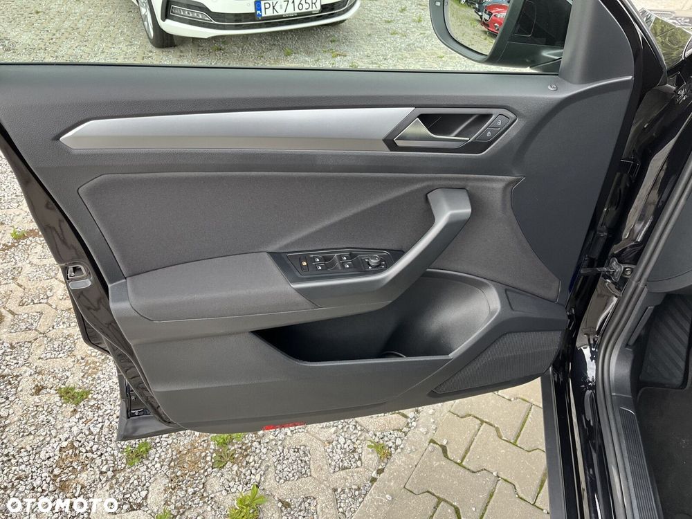 Volkswagen T-Roc - 11