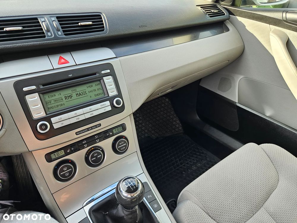 Volkswagen Passat 2.0 FSI Comfortline - 16