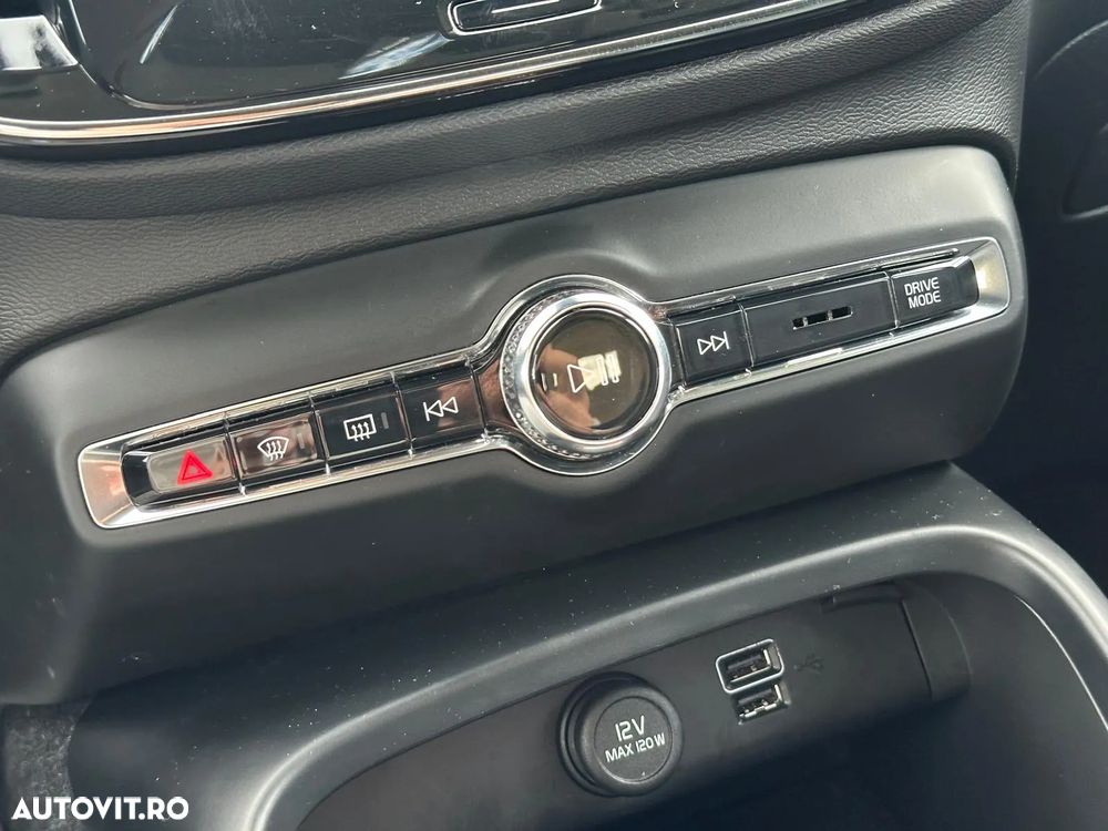 Volvo XC 40 B4 B AWD Geartronic Momentum Pro - 30