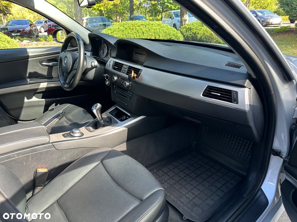 BMW Seria 3 318d - 12