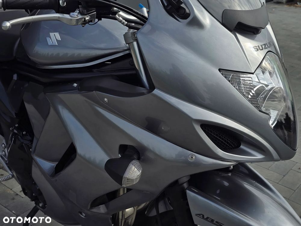 Suzuki GSX - 18