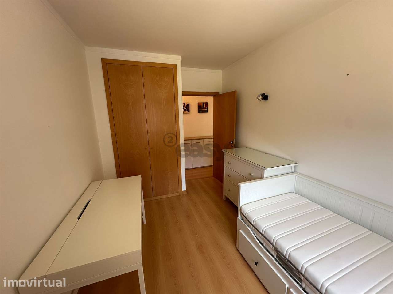 Apartamento T2 Mobiliado e Equipado com parqueamento na Alta de Lisboa - Grande imagem: 3/16