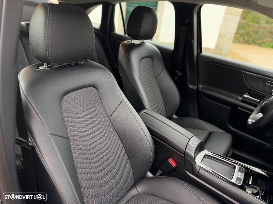 Mercedes-Benz GLA 180 - 21